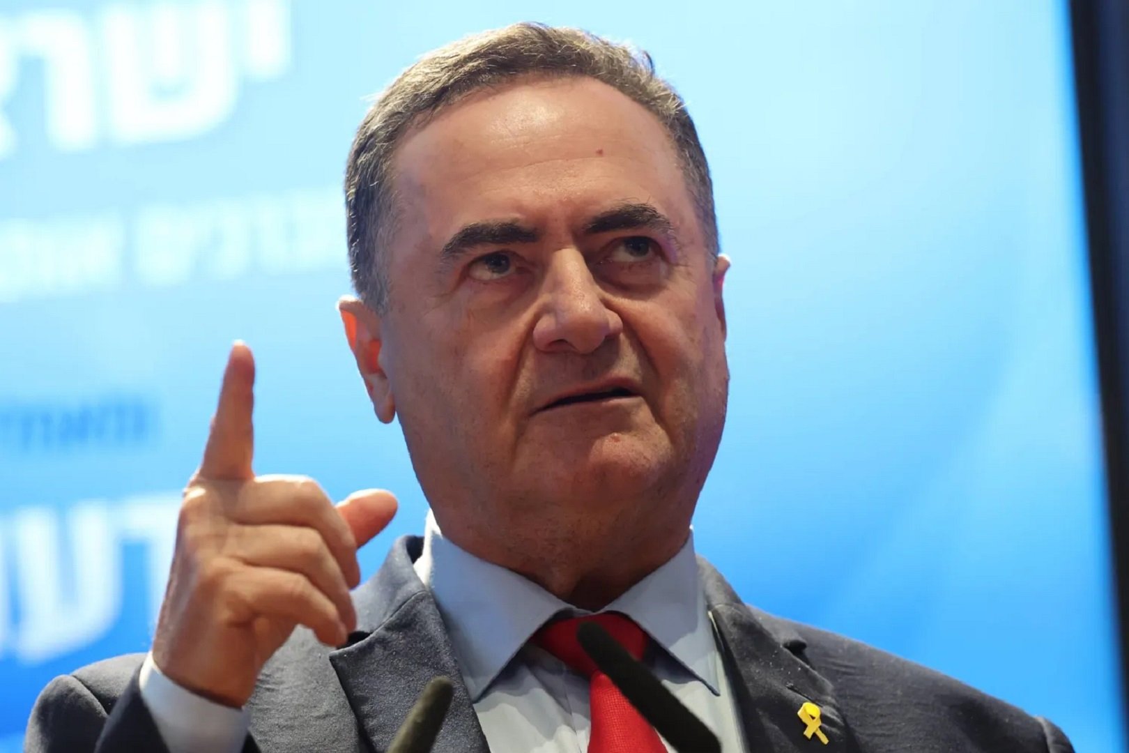 اسرائيل تحمّل الحكومة اللبنانية المسؤولية وتلوّح بإلغاء الاعتبارات الإنسانية لمخيمات اللاجئين